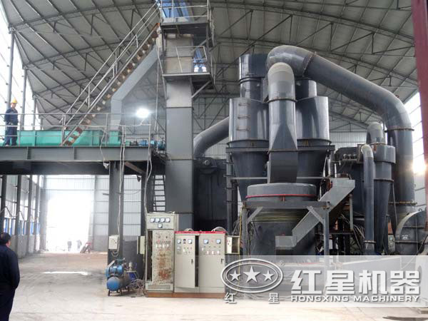 雷蒙磨粉機粉煤灰現場粉塵少、噪音低