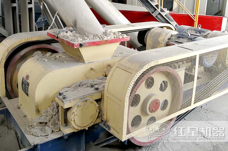 每小時30噸雙齒輥破碎機作業(yè)現(xiàn)場